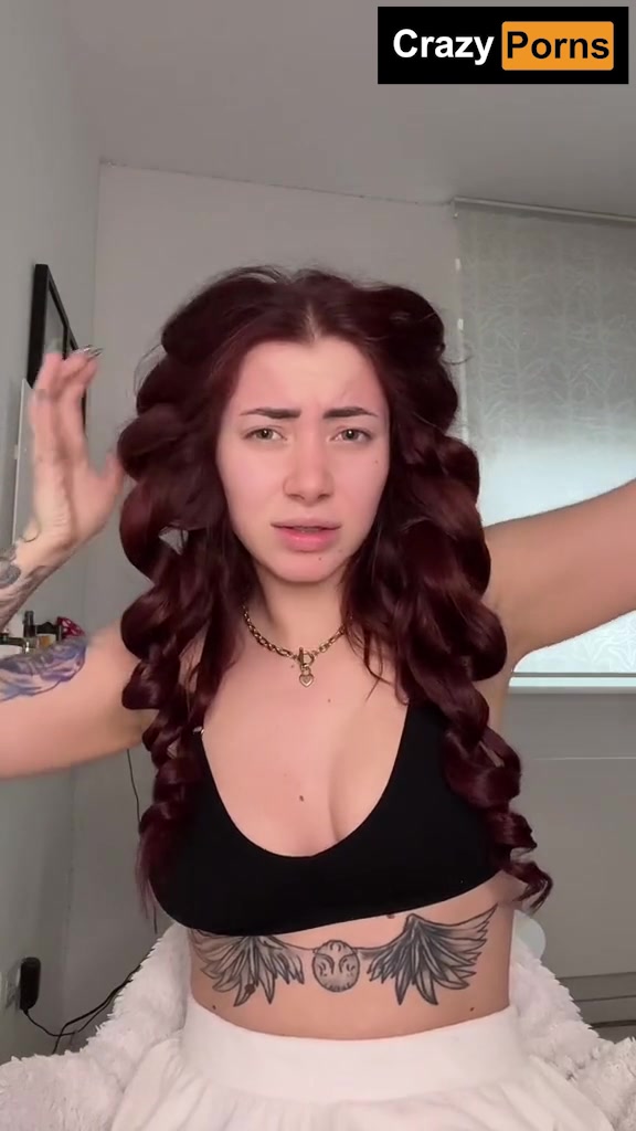 Nika Ilcic (@Nikanou) Onlyfans nude showing topless!!!