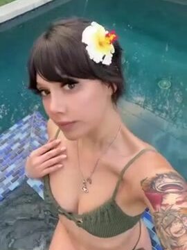 Oxillery Onlyfans new video showing off her big breasts!!!