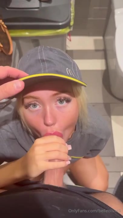 Belle Olivia – McDonald’s Employee Have Sex In The Toilet