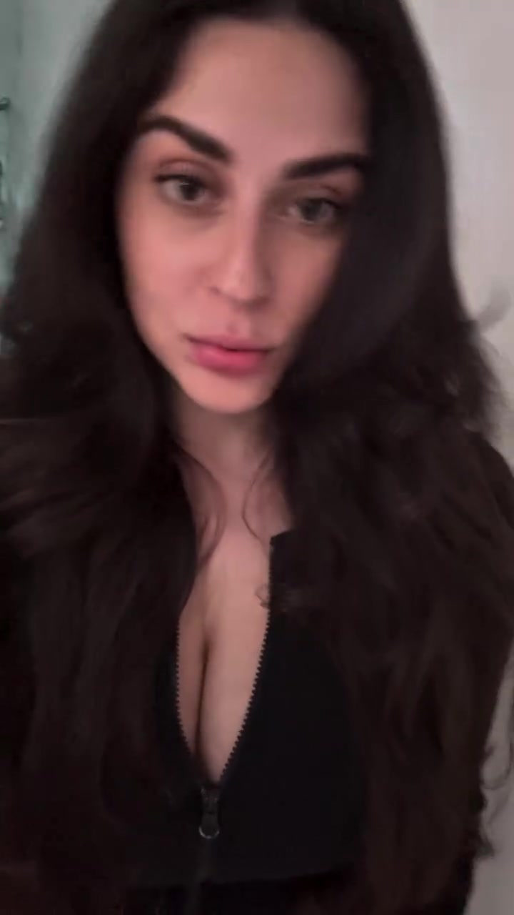 PrincessFromBabylon Onlyfans showing off her huge boobs!!!