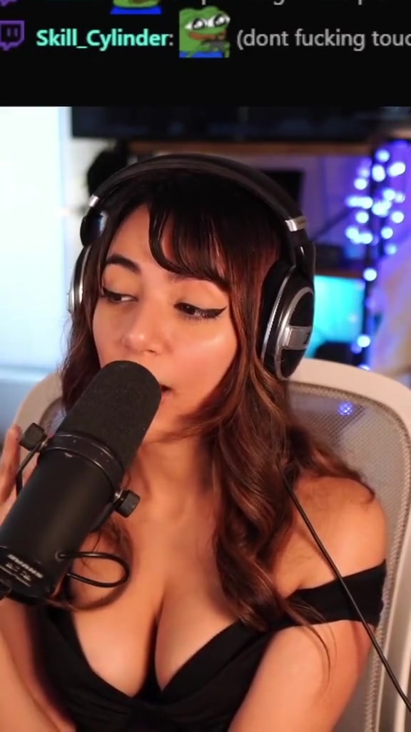 Denims Onlyfans Showing Off Her Huge Breasts On Live Stream