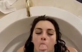 G Baby / Brattygbaby Gets Fucked By Boyfriend In Bathtub