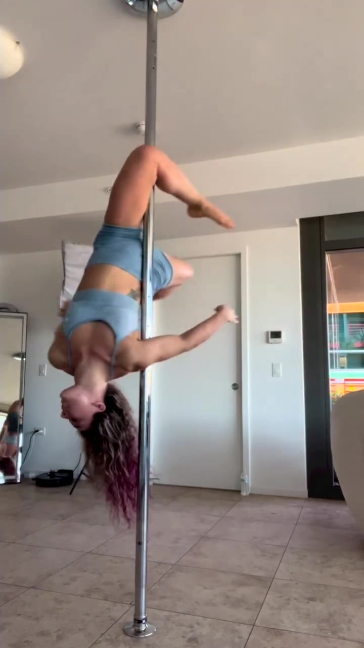 Vanessa Demopoulos – Hot Pole Dancing