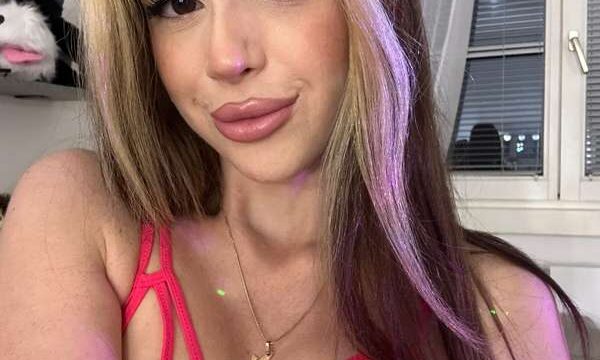 Freakygamergirl Onlyfans Nude Showing Off Her Sexy Body