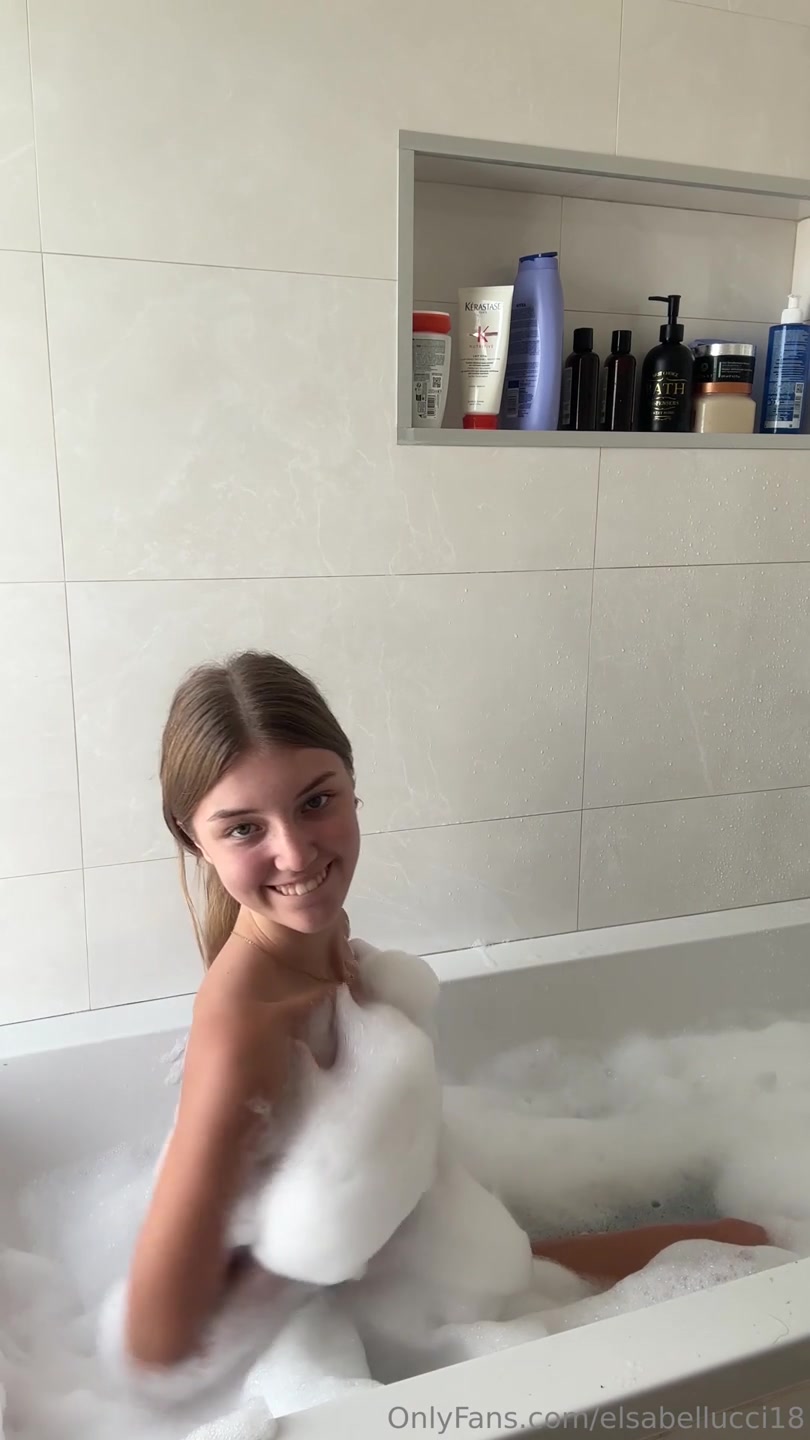 Elsa Bellucci Naked Showing Off Her Body In The Bathroom